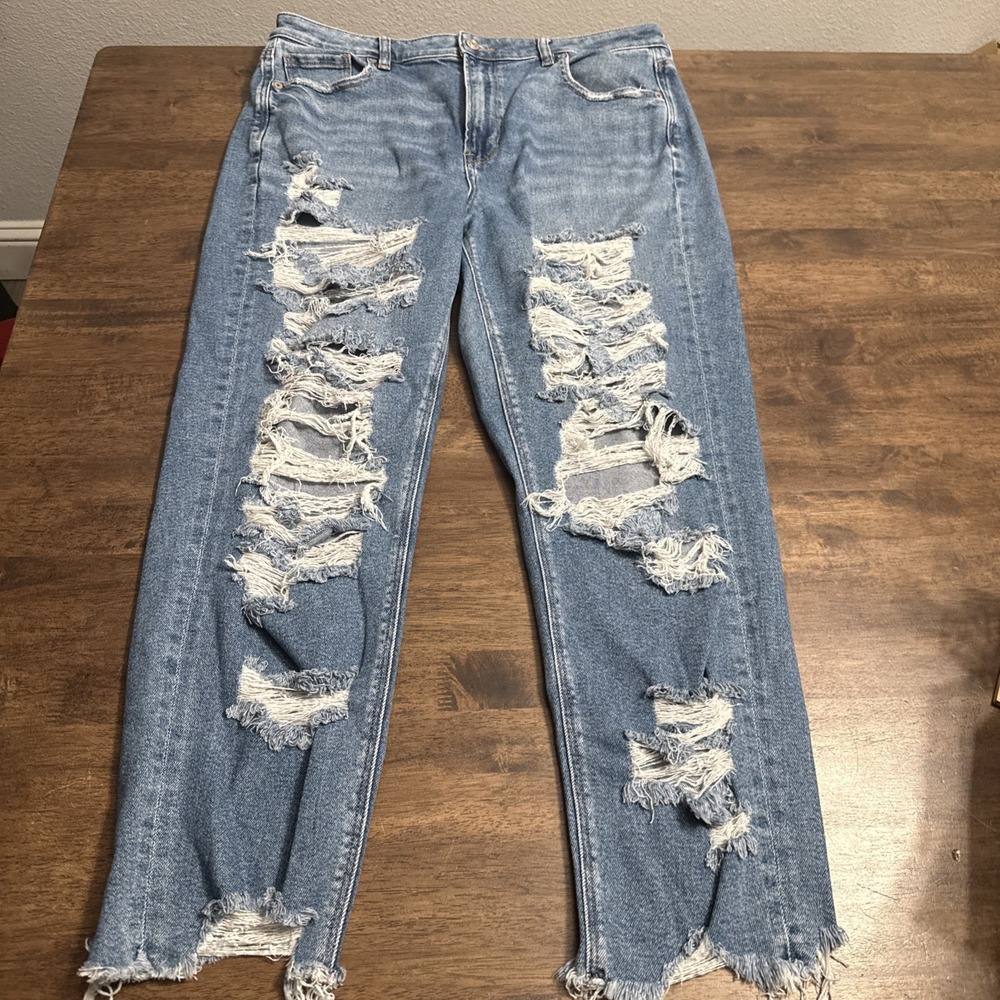 American Eagle Jeans Mom Jeans Womens 16R 16 Light Blue Distressed